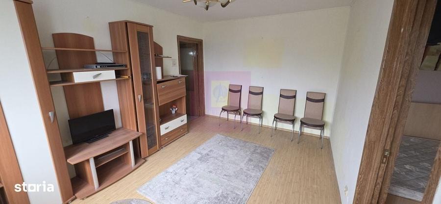 Apartament cu 3 camere semidecomandat în Central