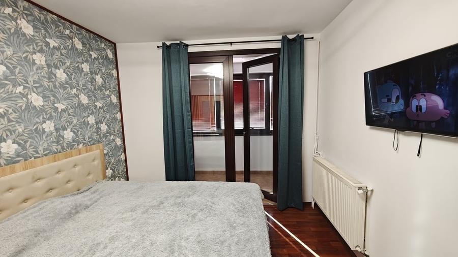 Apartament cu 3 camere decomandat în Titan