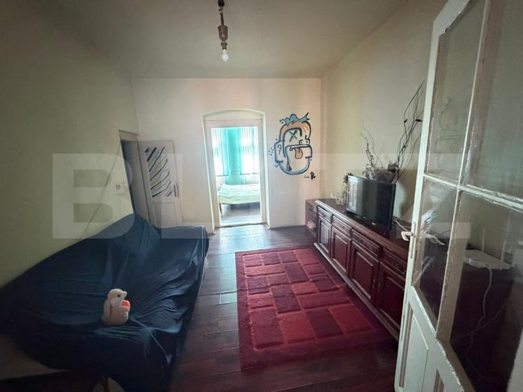 Apartament cu 3 camere semidecomandat, mobilat în Traian