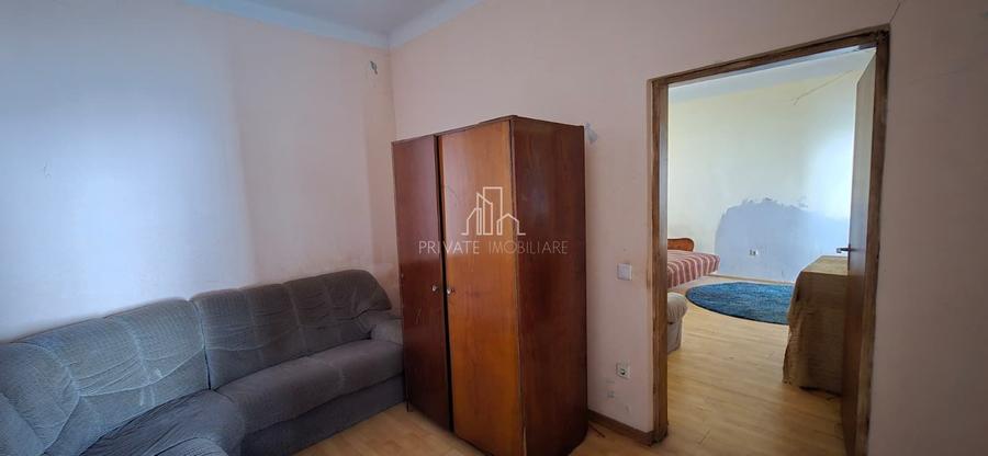 Casă individuală cu 13 camere cu Canalizare în Central