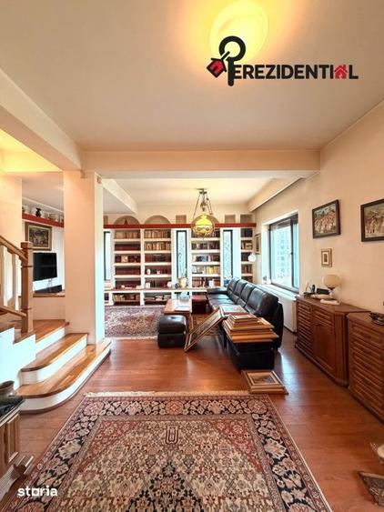 Casă cu 6 camere cu Teren 520 Mp în Văcăresti