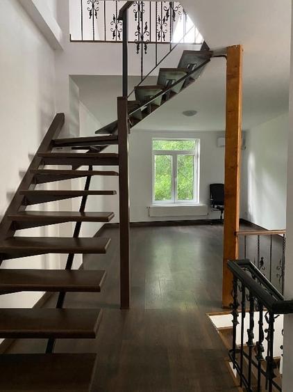 Apartament cu 4 camere semidecomandat în P-ța Romană