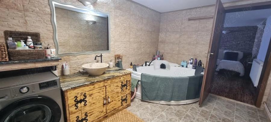 Casă cu 6 camere cu Teren 450 Mp în Geamăna