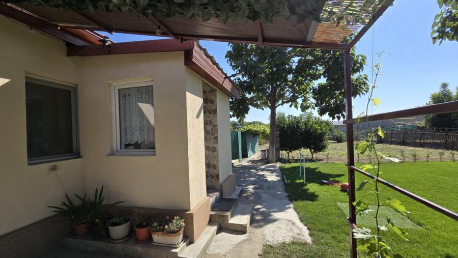 Casă cu 3 camere cu Teren 2000 Mp în Păcii