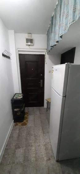 Apartament cu 2 camere semidecomandat în Micro 6