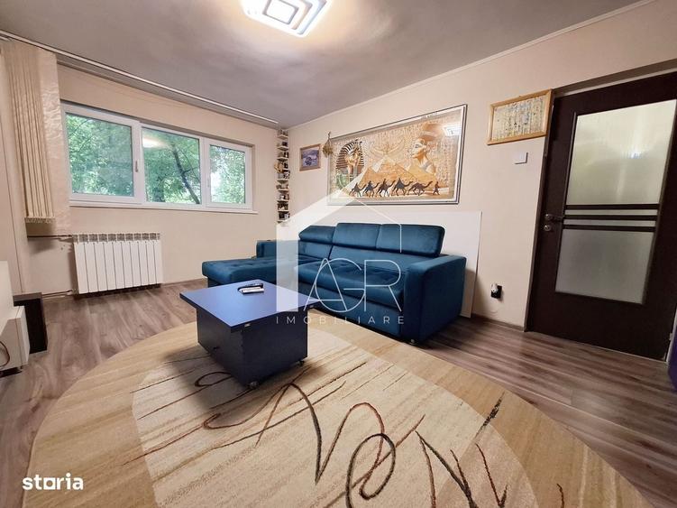 Apartament cu 3 camere, decomandat, zona Vest - 1