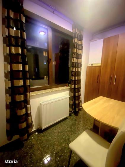 Apartament cu 3 camere decomandat în 13 Decembrie
