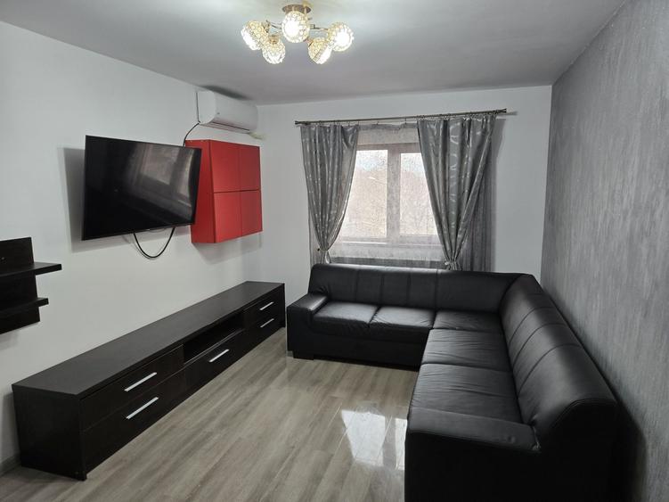 Apartament cu 2 camere decomandat în Podul de Fier