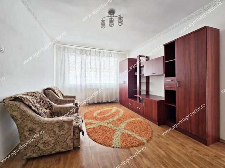 Apartament cu 3 camere semidecomandat în Micro 17