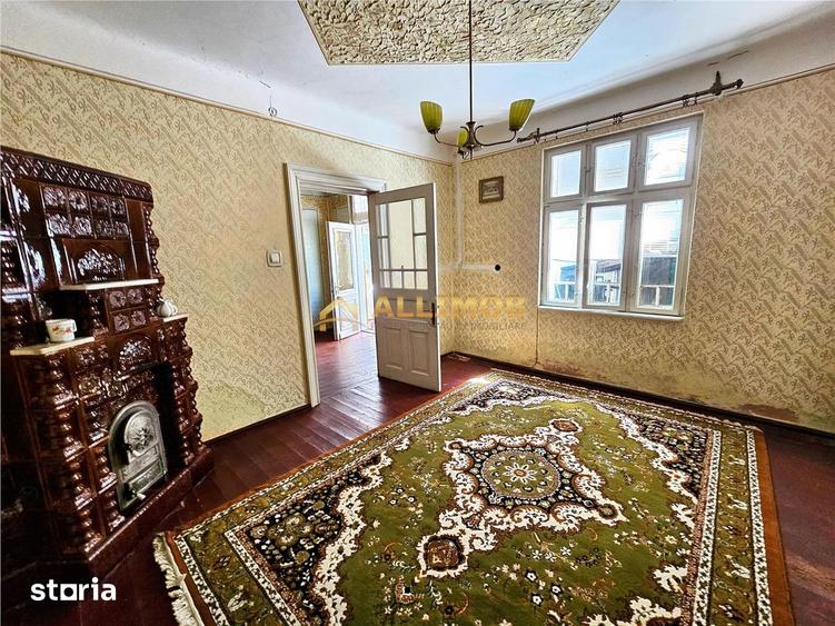 Casă cu 4 camere semidecomandat cu Teren 274 Mp în Ana Ipătescu