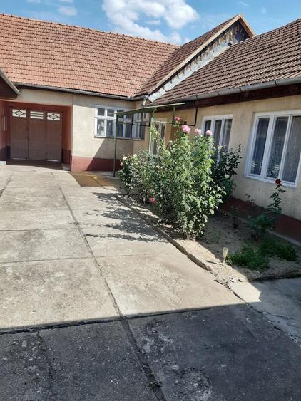Casă cu 9 camere în Comorâște