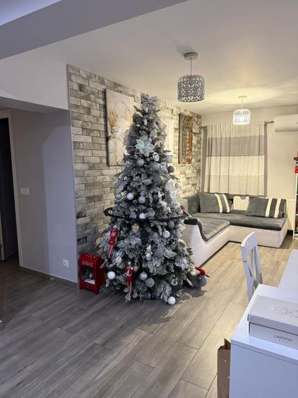 Apartament cu 3 camere decomandat, mobilat în Sud
