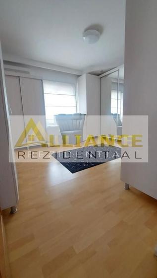 Casă individuală cu 7 camere cu Canalizare în Apărătorii Patriei