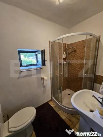 Casă cu 4 camere cu Teren 4435 Mp în Central