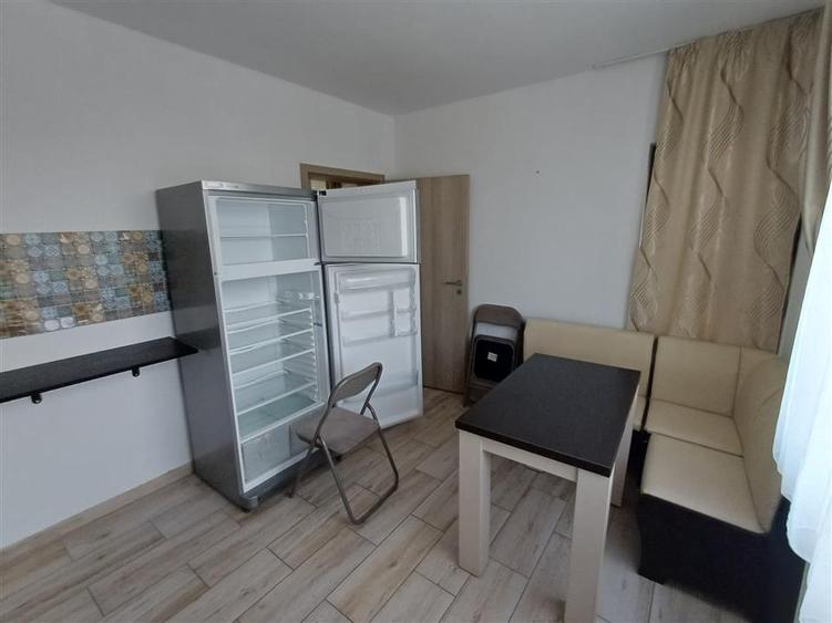 Apartament cu 4 camere decomandat, mobilat în Valea Adâncă