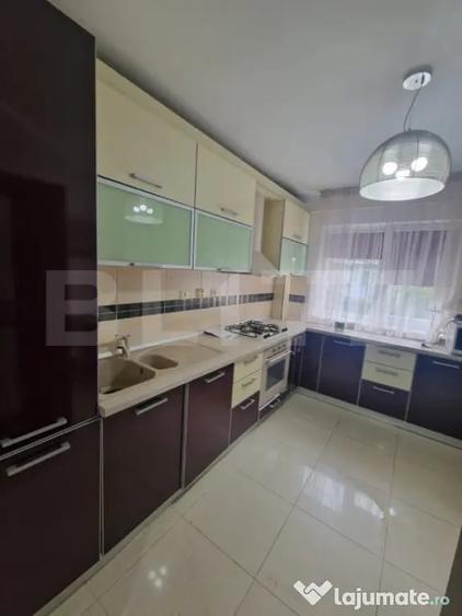 Apartament cu 3 camere decomandat în Central