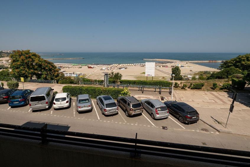 Apartament cu 3 camere decomandat, mobilat în Peninsula