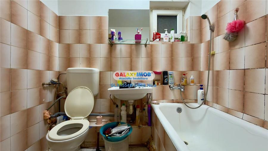 Apartament cu 3 camere decomandat, mobilat în Titan