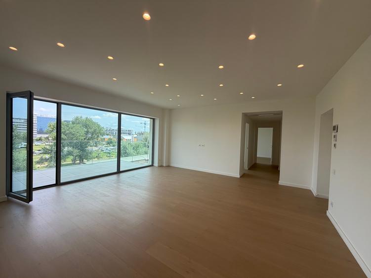 Apartament cu 3 camere decomandat în Aviației