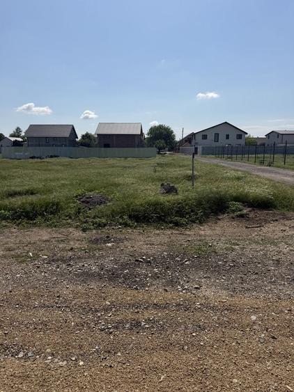 Teren de 305 mp, în Chercea