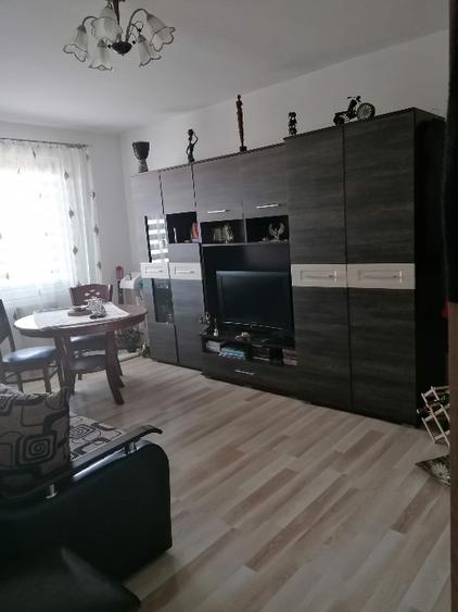 Apartament cu 3 camere decomandat în Tudor