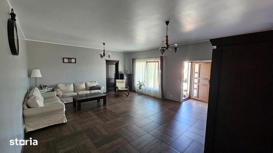Casă cu 7 camere cu Teren 2870 Mp în Viișoara