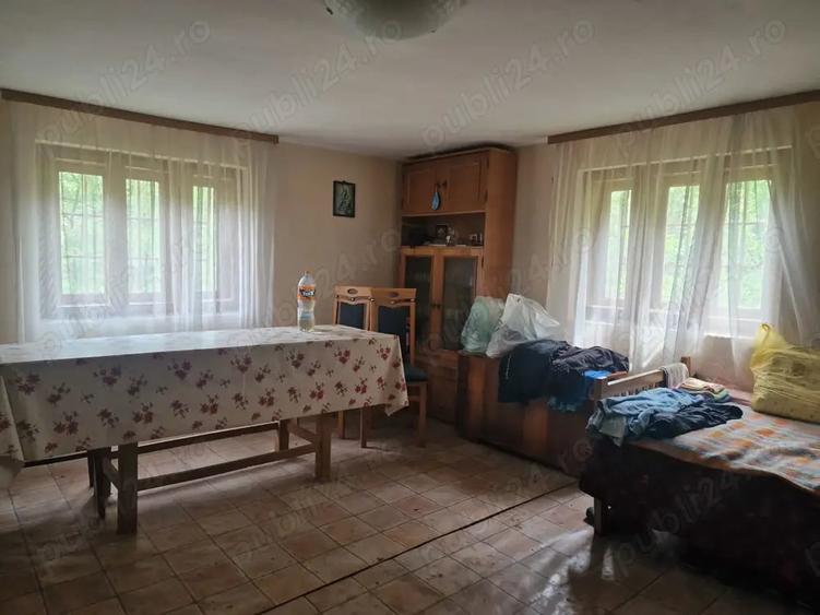 Casă cu 4 camere cu Teren 11802 Mp în Central