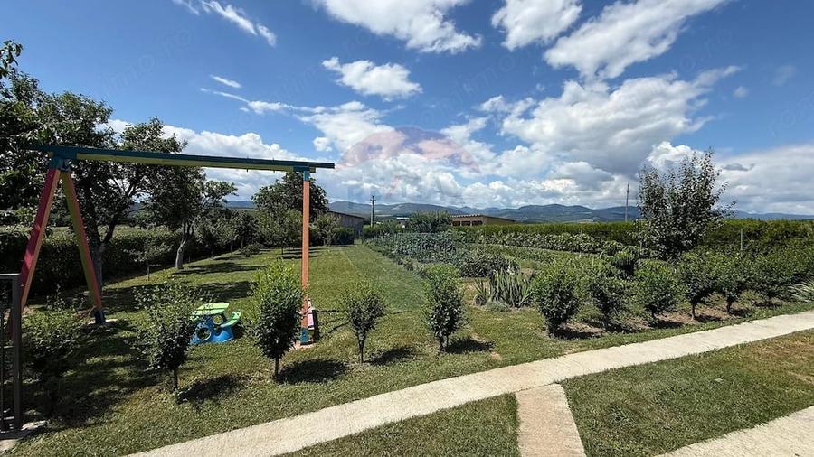 Casă cu 3 camere cu Teren 1667 Mp în Răcoasa