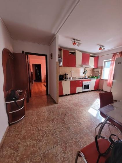 Apartament cu 3 camere decomandat, mobilat în Gării