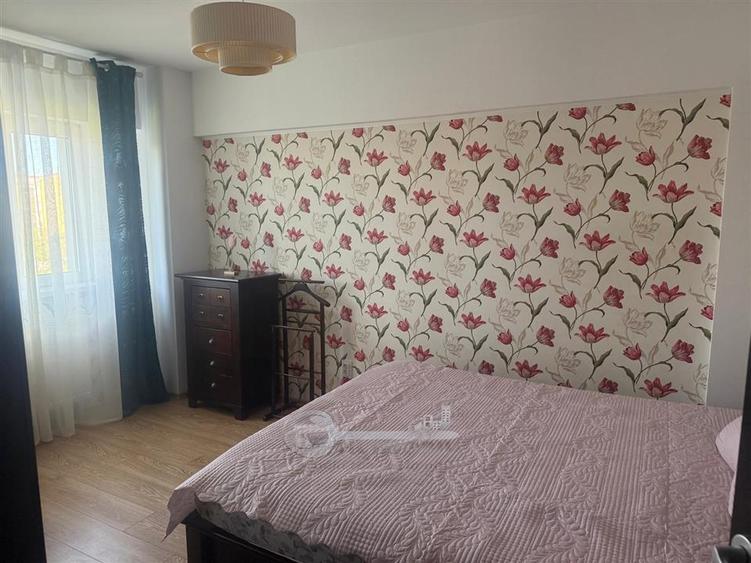 Apartament cu 2 camere semidecomandat, mobilat în Podul de Fier