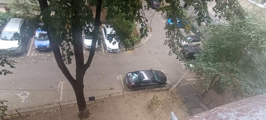 Apartament cu 3 camere decomandat în Crângași