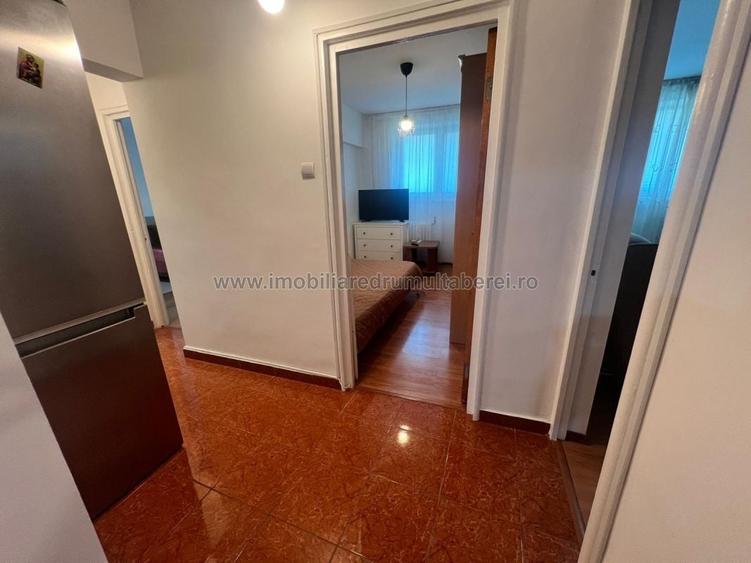 Apartament cu 3 camere decomandat în Drumul Taberei