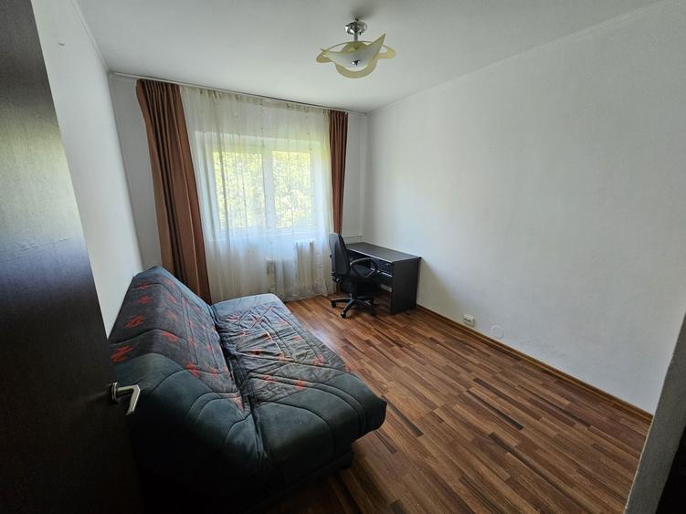 Apartament cu 3 camere decomandat în Lujerului