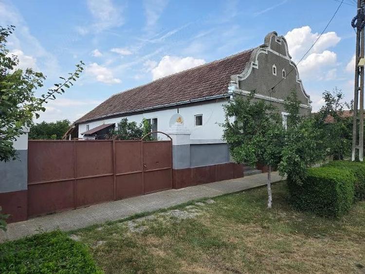 Casă cu 2 camere cu Teren 1150 Mp în Pustiniș