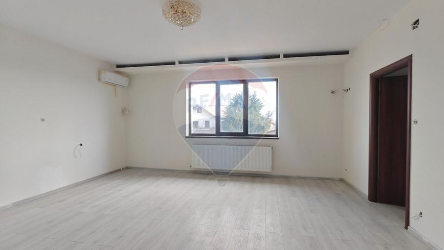 Duplex cu 9 camere cu Teren 1161 Mp în Berceni