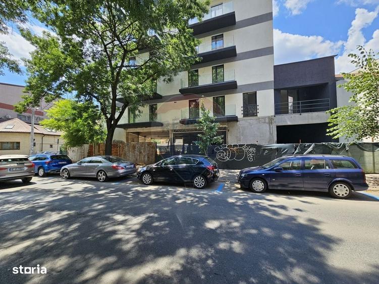 Spațiu comercial, de 274 mp, în Teiul Doamnei