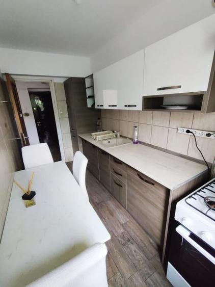 Apartament cu 3 camere decomandat, mobilat în Dristor
