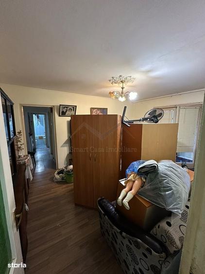 Apartament cu 3 camere semidecomandat în Alexandru cel Bun