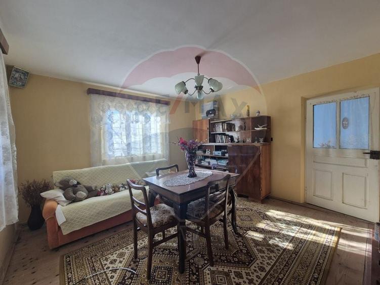 Casă individuală cu 4 camere cu Teren 4700 Mp în Horgești