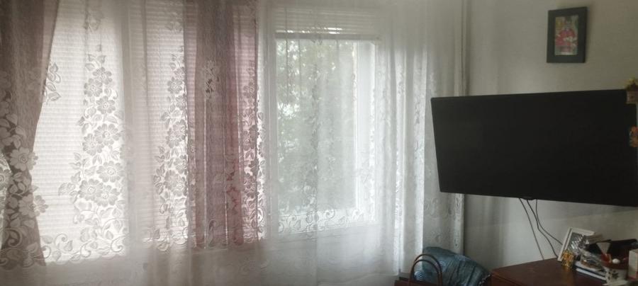 Apartament cu 3 camere semidecomandat în Podu Roș
