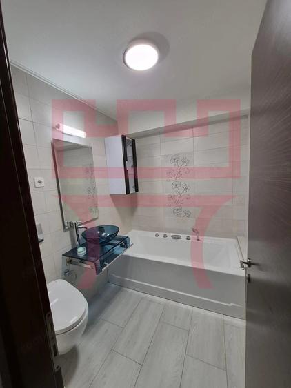 Apartament cu 3 camere semidecomandat în Plopilor