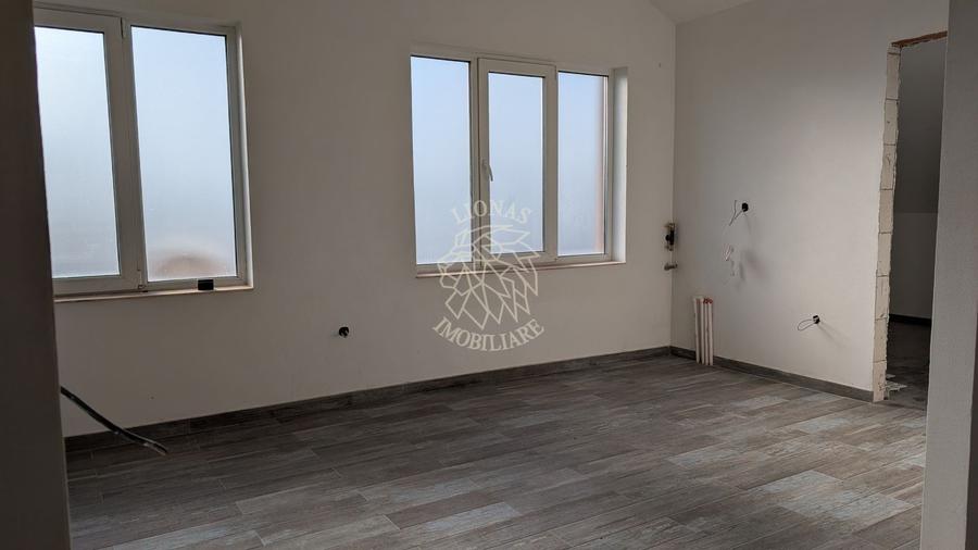 Apartament cu 5 camere semidecomandat în Decebal