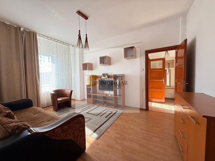 Apartament cu 2 camere semidecomandat, mobilat în Romană