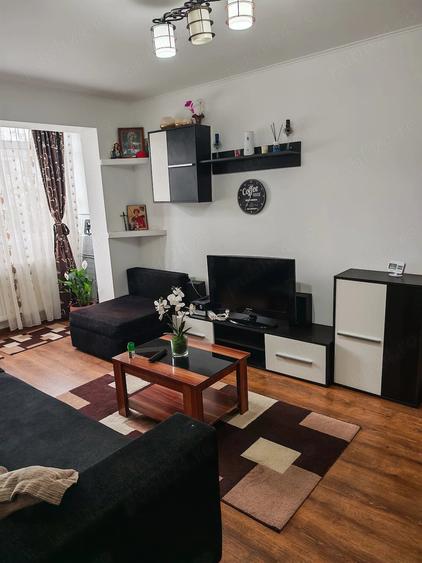 Apartament cu 3 camere semidecomandat în Radu Negru