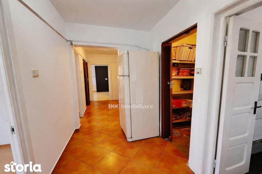 Apartament cu 3 camere decomandat, mobilat în Tineretului