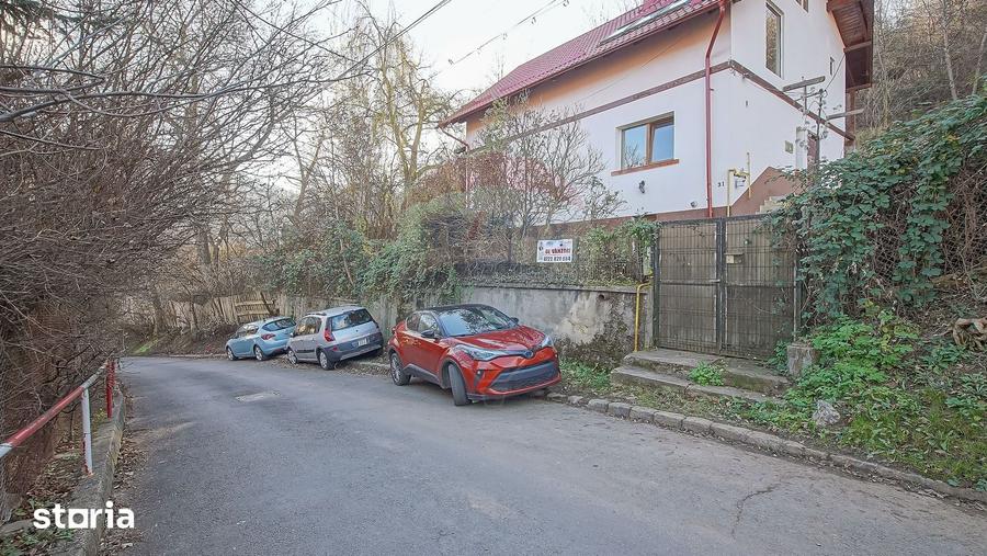 Casă cu 6 camere cu Teren 1000 Mp în Schei