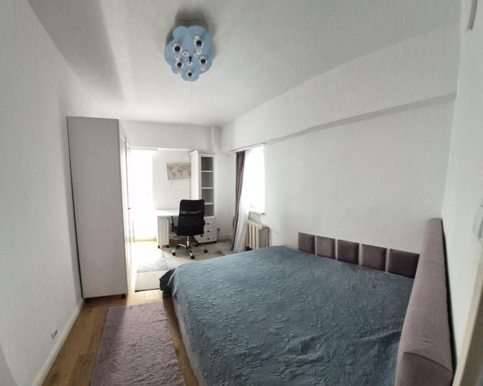 Apartament cu 3 camere decomandat în Popoveni