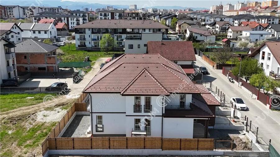 Casă cu 5 camere în Vasile Aaron