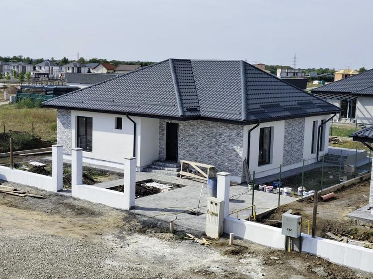 Casă individuală cu 4 camere cu Canalizare în Gulia