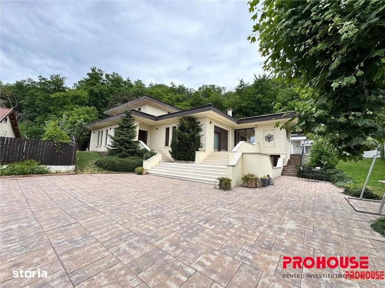 Casă cu 4 camere în Central